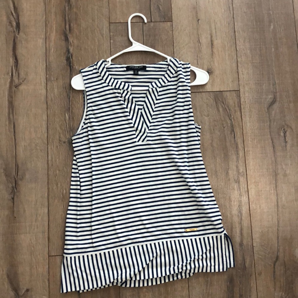 Women’s Sleeveless Shirt